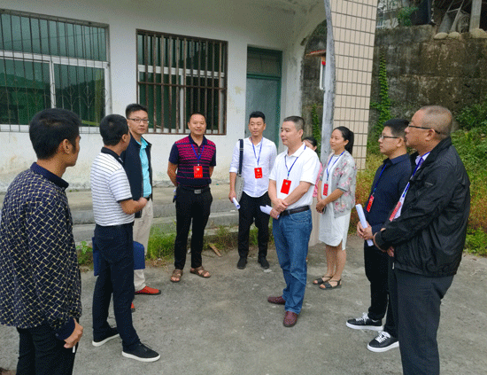 县政协开展少数民族村精准扶贫工作视察活动