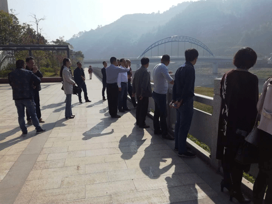 县政协组织开展我县“水美城市”项目建设情况视察